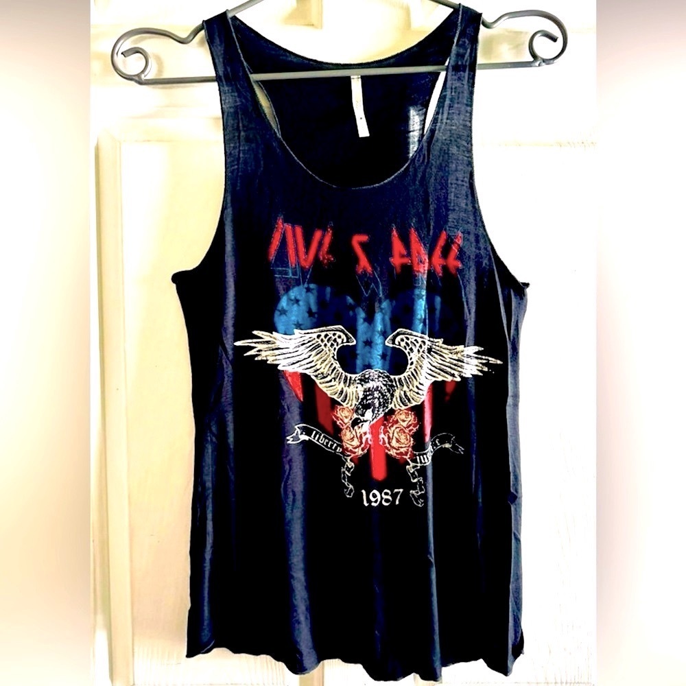 📦 REDUCED! Graphic Tank Top (Black)